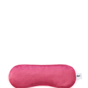 Kırmızı saten uyku maskesi, beyaz etiketli.