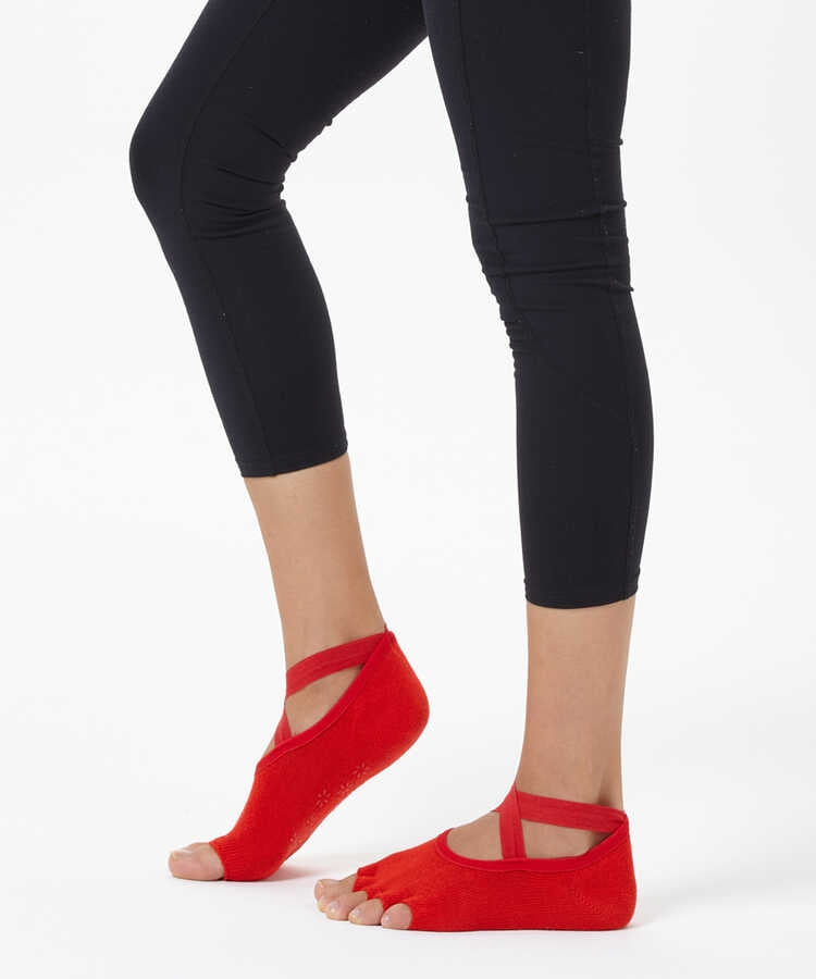 Kırmızı Çapraz Kayışlı Yoga &amp; Pilates Çorabı